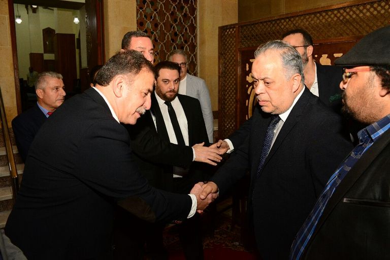 نجوم الفن يتوافدون على عزاء مديحة يسري