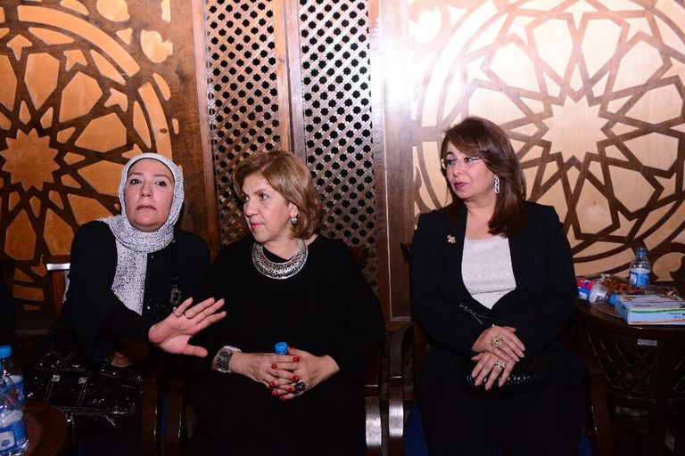 نجوم الفن يتوافدون على عزاء مديحة يسري