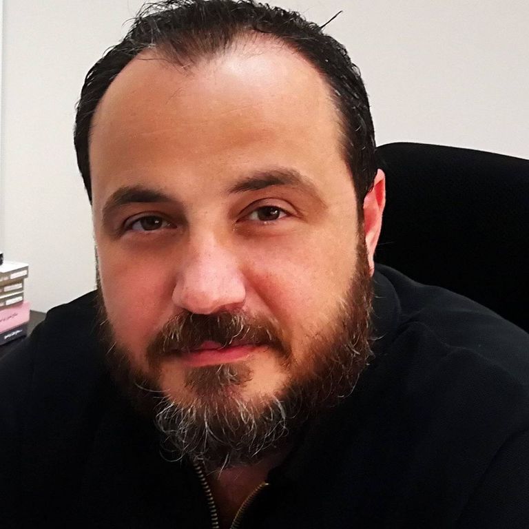 الروائي والشاعر السوري زياد عبد الله غلاف رواية كلاب المناطق المحررة