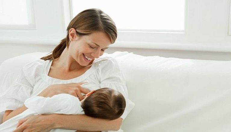 الرضاعة الطبيعية مفيدة لصحة الأم والطفل