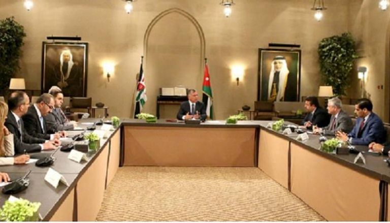  العاهل الأردني خلال اجتماعه بعدد من مديري الإعلام الرسمي