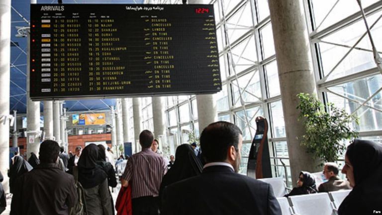 تكس الإيرانيين داخل مطار الخميني طلبا للدولار  محمد باقري رئيس أركان الجيش الإيراني- أرشيفية