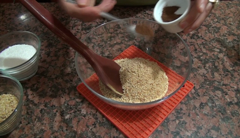 إضافة القرفة حلوى القطايف الجزائرية