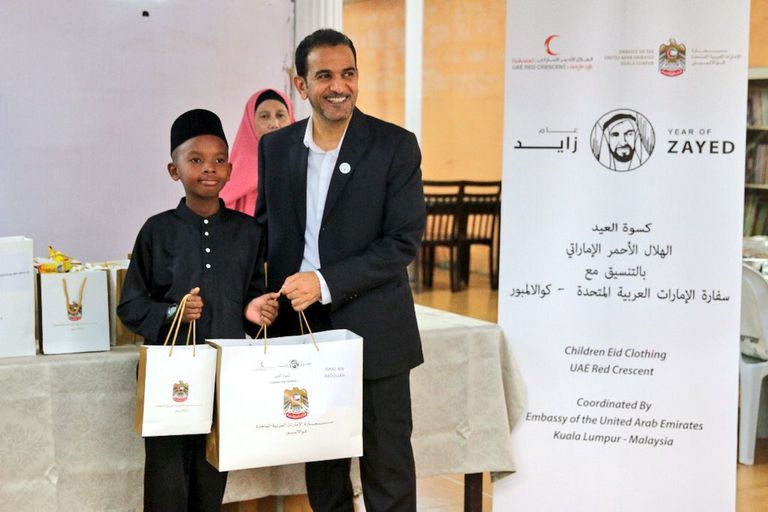 الهلال الأحمر الإماراتي ينفذ مشروع إفطار صائم وكسوة العيد بماليزيا