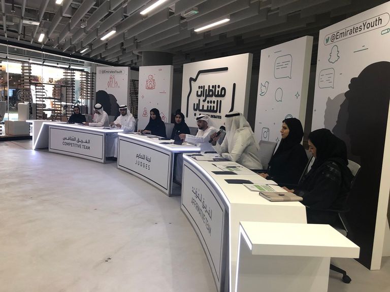 "مناظرات الشباب" بدبي تناقش دور مواقع التواصل في الترابط الأسري