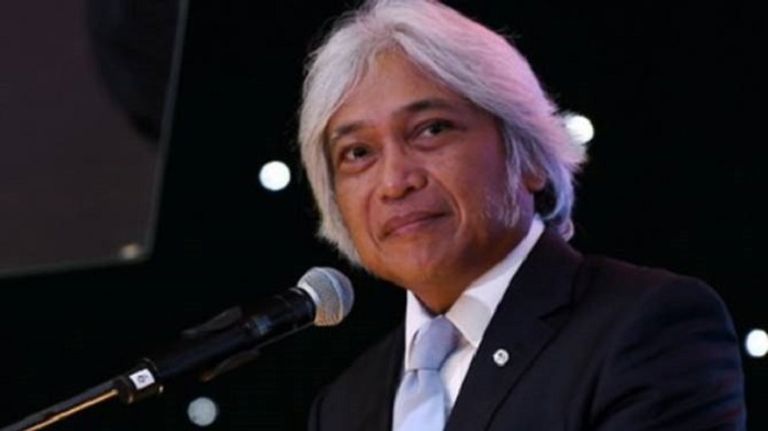 محافظ البنك المركزي الماليزى المستقيل رئيس الوزراء الماليزي مهاتير محمد