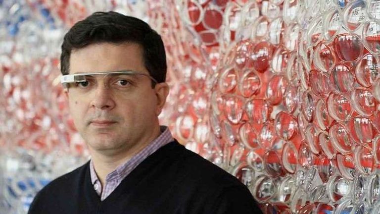 اشتهر الفنان الأمريكي ديفيد داتونا بتنفيذه للجداريات بشكل مبتكر الفنان ديفيد داتونا