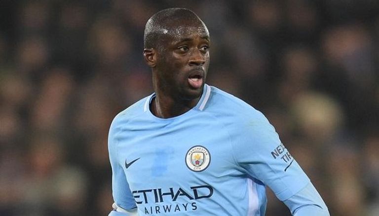 يايا توريه لاعب وسط مانشستر سيتي السابق كيفن دي بروين وبيب جوارديولا