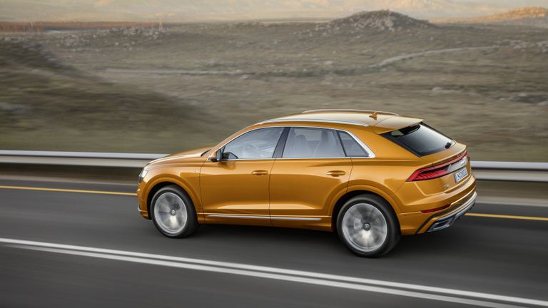 السيارة أودي Q8