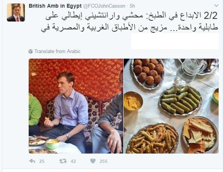 5 مشاهد غازل بها السفير البريطاني مشاعر المصريين - صورة 4