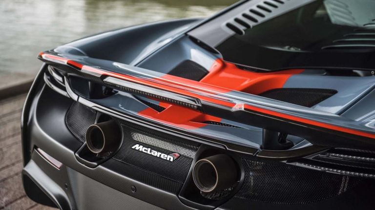 السيارة ماكلارين 675LT