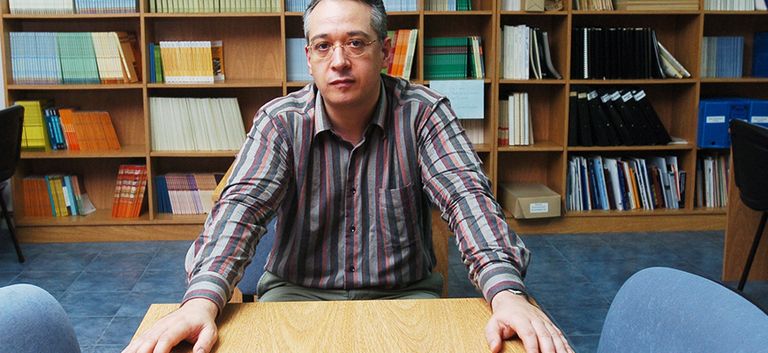 برنارد لايير غلاف كتاب عالم متعدد الأبعاد