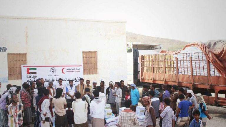 مساعدات إنسانية إماراتية لأهالي رضوم اليمنية