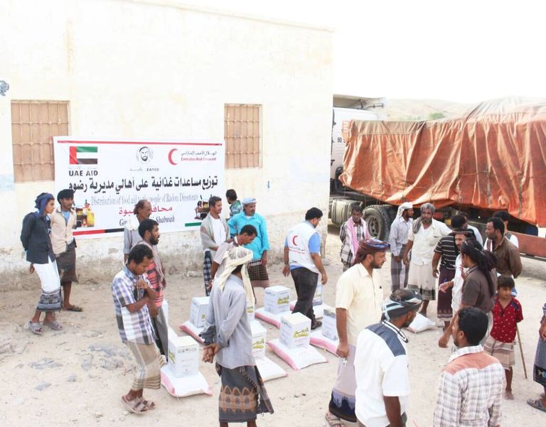 مساعدات إنسانية إماراتية لأهالي رضوم اليمنية