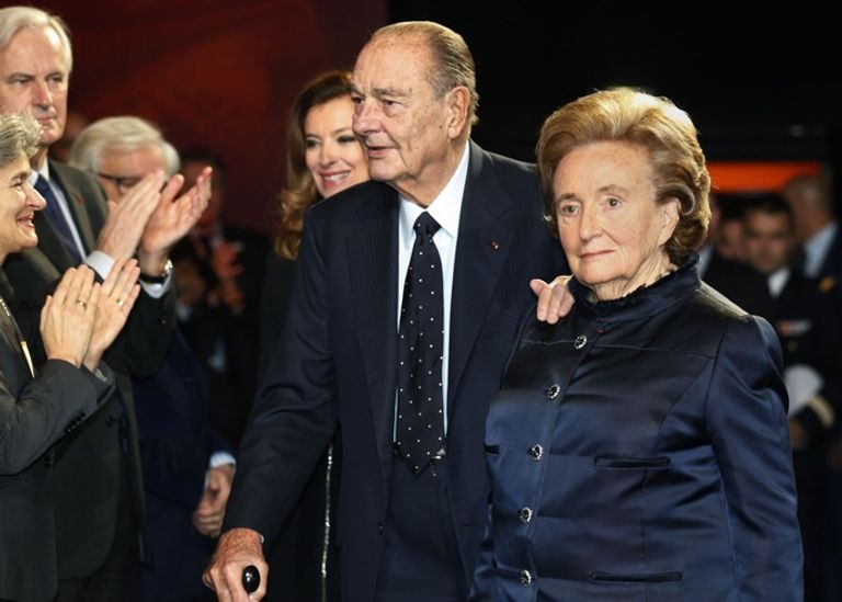 برانديت شيراك وزوجها الرئيس الفرنسي الأسبق جاك شيراك غلاف مجلة باري ماتش عن سيدة فرنسا الأولى