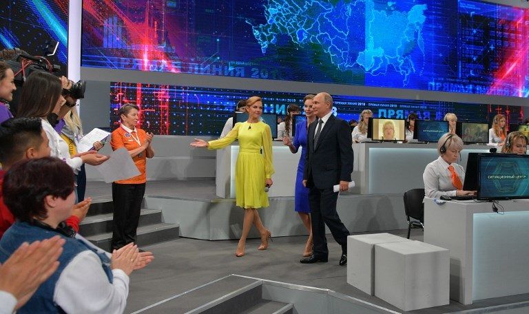 الرئيس الروسي فلاديمير بوتين أثناء وصوله إلى قاعة الحوار الرئيس الروسي فلاديمير بوتين أثناء الحوار