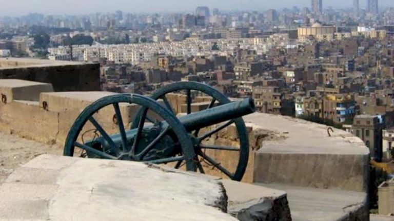 صورة أرشيفية أثناء إطلاق مدفع رمضان بالقلعة 