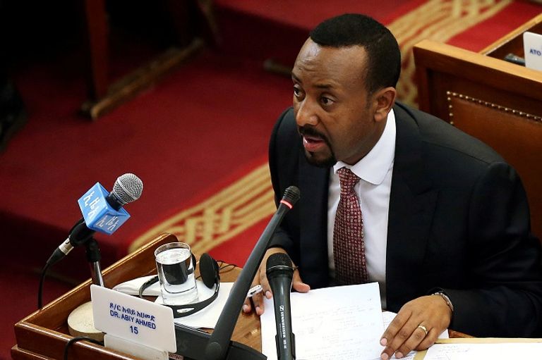 رئيس الوزراء الإثيوبي أبي أحمد تكريم الجنرال سامورا يونس بعد إحالته إلى التقاعد