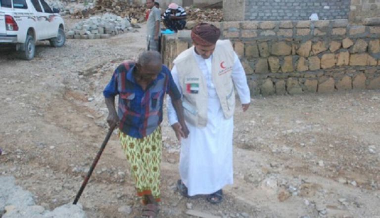 توزيع مساعدات غذائية وإغاثة المنكوبين في مهرة اليمنية