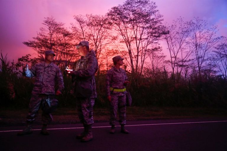 حمم بركان كيلاويا تنير سماء هاواي 