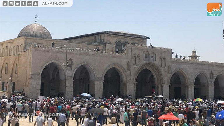 أداء صلاة الجمعة في المسجد الأقصى