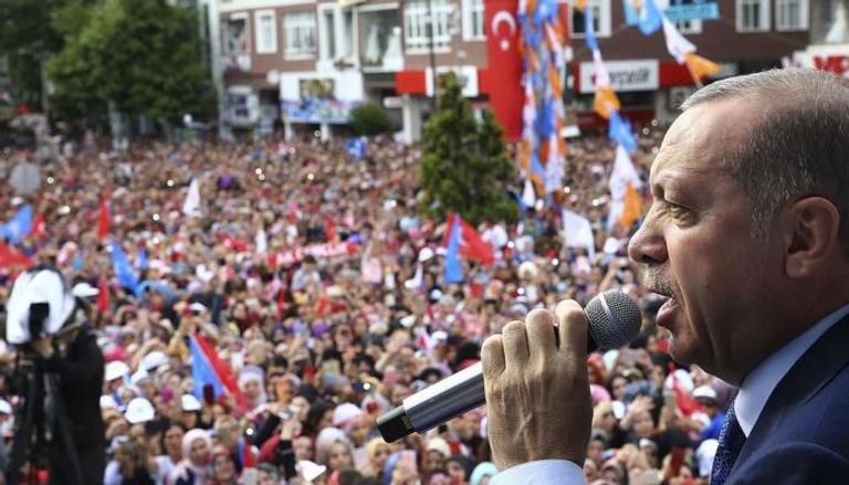 الرئيس التركي رجب أردوغان خلال حشد انتخابي