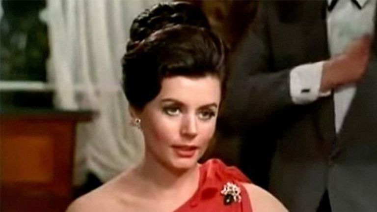 رحيل فتاة جيمس بوند الأولى يونيس جيسون 