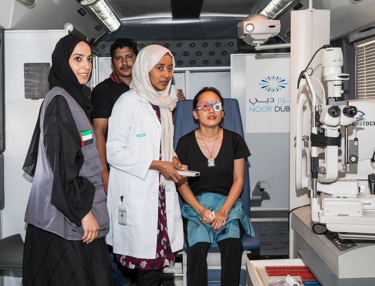 مبادرة المنال الإنسانية توزع باقات الخير على العاملات