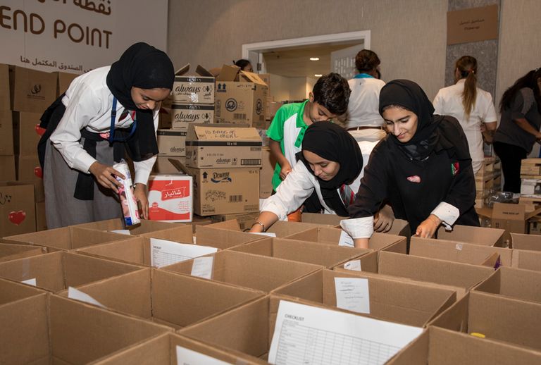 مبادرة المنال الإنسانية توزع باقات الخير على العاملات