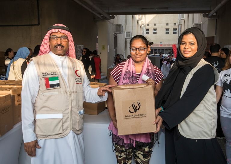 مبادرة المنال الإنسانية توزع باقات الخير على العاملات