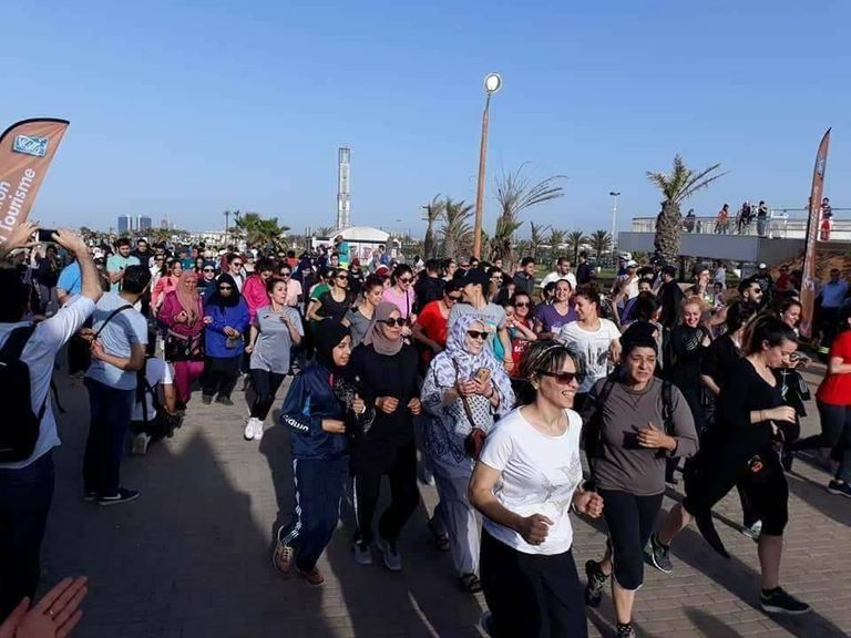 نساء تمارس رياضة الركض قبل الإفطار في الجزائر