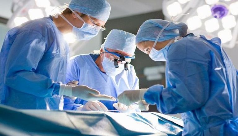 عملية جراحية تبشر بإمكانية زراعة الرئة الاصطناعية