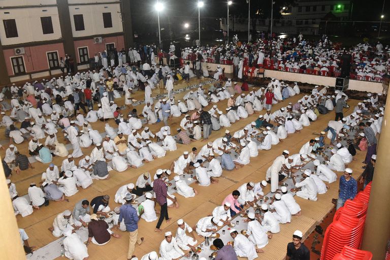 آلاف الهنود يقرأون الفاتحة على روح الشيخ زايد