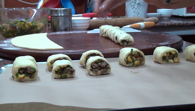 لفائف اللحم والخضار على شكل مربعات لفائف اللحم والخضار على شكل مربعات