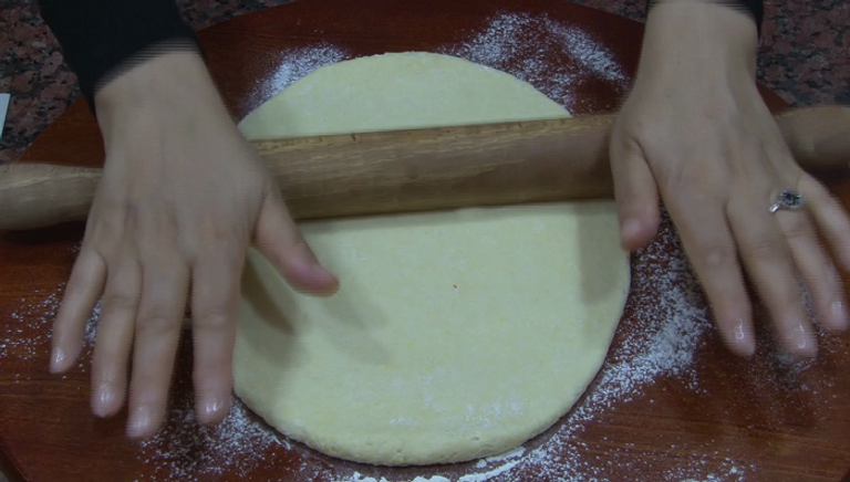 الخطوة 4 لفائف اللحم والخضار على شكل مربعات