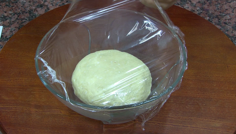 الخطوة 3 لفائف اللحم والخضار على شكل مربعات