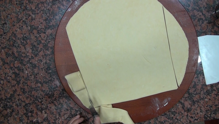 الخطوة 5 لفائف اللحم والخضار على شكل مربعات