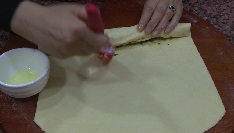 الخطوة 7 لفائف اللحم والخضار على شكل مربعات