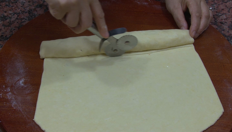 الخطوة 8 لفائف اللحم والخضار على شكل مربعات