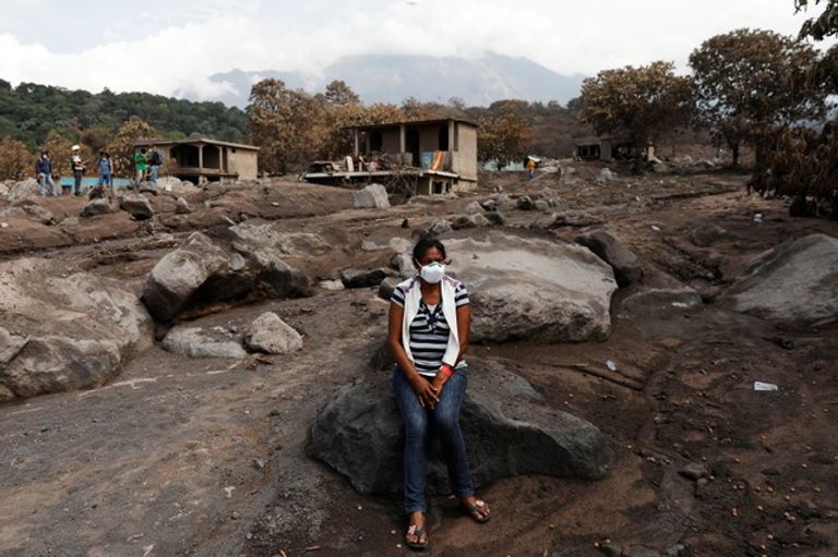 امرأة تفقد 50 شخصًا من عائلتها في بركان جواتيمالا