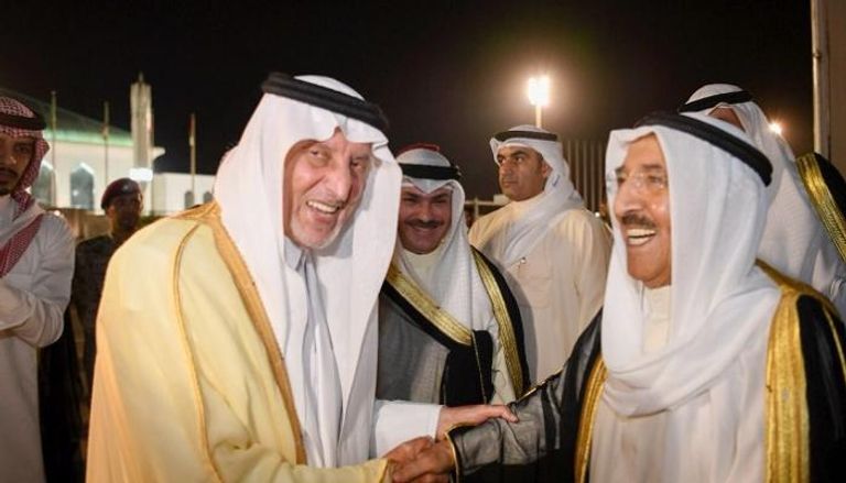 أمير الكويت يصل إلى السعودية 