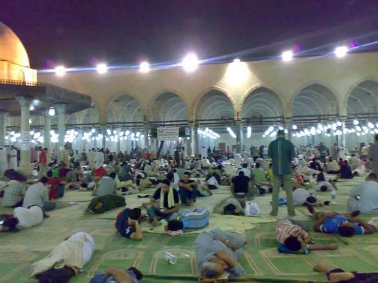 "المسجد الجامع" قبلة المعتكفين في العشر الأواخر من رمضان