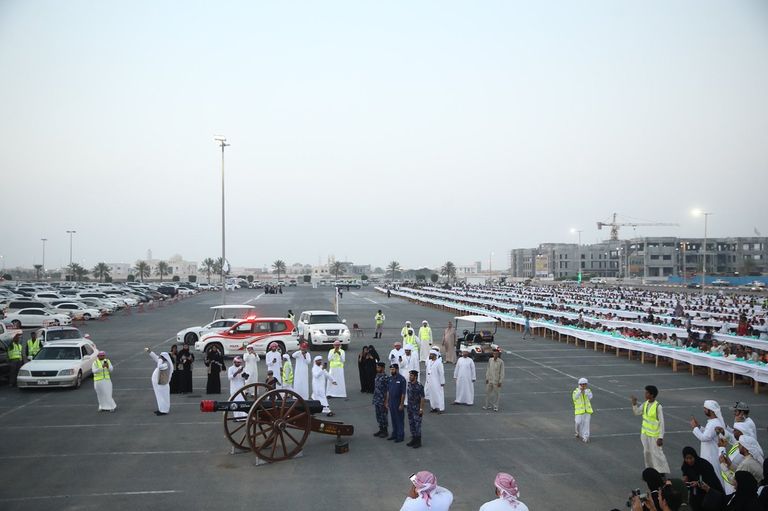 بلدية عجمان تتسلم شهادة من موسوعة