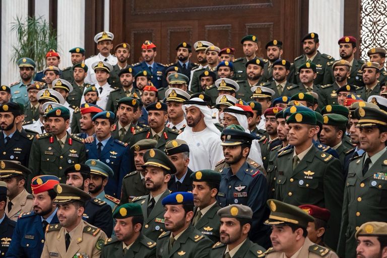 الشيخ محمد بن زايد يستقبل ولي عهد أم القيوين وأبناء وذوي الشهداء