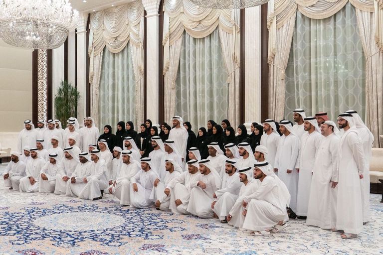 الشيخ محمد بن زايد يستقبل ولي عهد أم القيوين وأبناء وذوي الشهداء