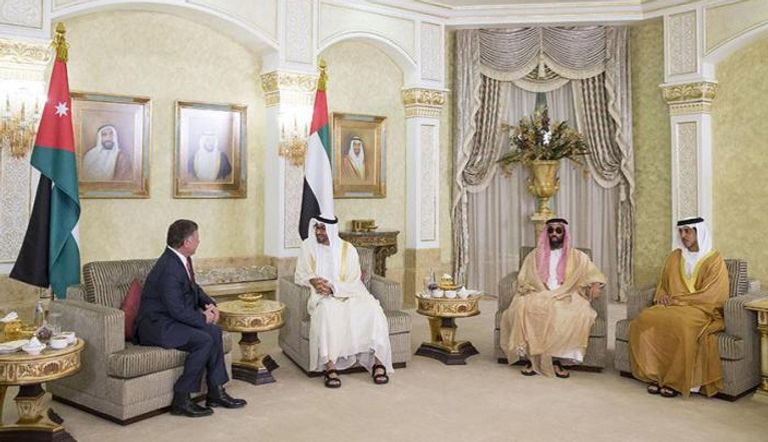 العاهل الأردني خلال زيارة سابقة إلى دولة الإمارات العربية المتحدة الشيخ محمد بن زايد آل نهيان والعاهل الأردني الملك عبدالله الثاني