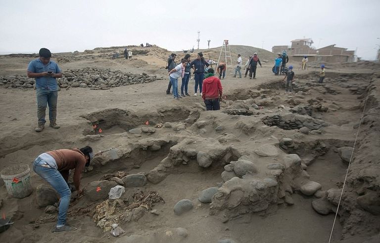 العثور على جثث 56 طفلا كانوا "قرابين للآلهة"