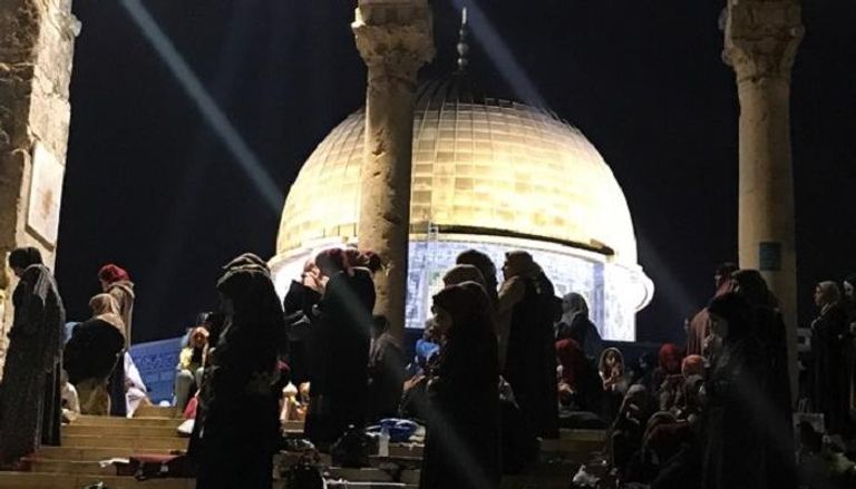المصلون يؤدون صلاة التراويح في المسجد الأقصى