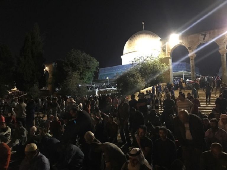 صلاة التراويح بالمسجد الأقصى المبارك المصلون يؤدون صلاة التراويح في المسجد الأقصى