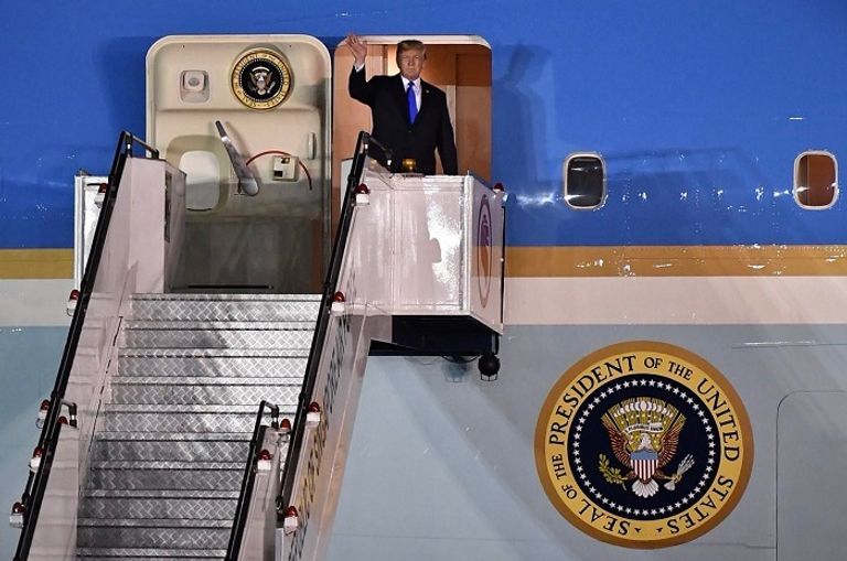 زعيم كوريا الشمالية لدى وصوله إلى سنغافورة